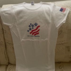 NWOT “BELLA” size Small short sleeve T-Shirt 100% cotton